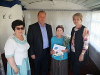 Глава района поздравил Тамару Егоровну Дунаеву с 90-летием!
