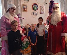 Дед Мороз и Снегурочка подарили аркадакским детям яркие эмоции 