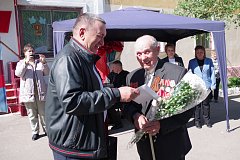 Послание, написанное аркадакскими ветеранами войны потомкам двадцать лет назад, извлечено и прочитано