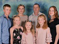 На Доске почёта "Лучшие семьи Аркадакского района" - семья Сисиных из Ольшанки 