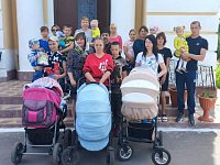 Десять семей получили благотворительную помощь от Аркадакского благочиния