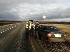 В Аркадакском районе сотрудники Госавтоинспекции провели с водителями беседы на трассе