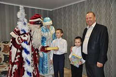 В Аркадаке детей мобилизованных поздравили с новогодними праздниками на дому