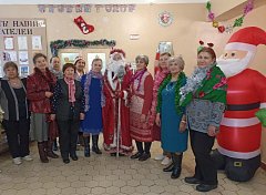 Получатели соцуслуг из Аркадакского района весело провели свой досуг и получили подарки