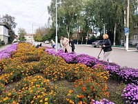 Работники школы искусств работают не только кистью, но и граблями