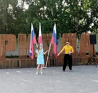 В аркадакском сквере Юбилейный звучали песни и исполнялись танцы