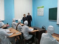 С первокурсниками Аркадакского медицинского колледжа встречались сотрудники полиции