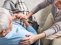 На базе Комплексного центра социального обслуживания населения Аркадака создадут службу долговременного ухода за тяжелобольными людьми