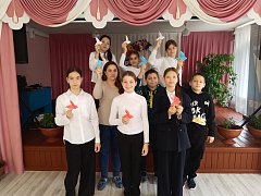 Аркадакские школьники к Дню народного единства сделали голубя мира в технике оригами