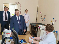 Николай Панков встретился с врачами и пациентами районной больницы