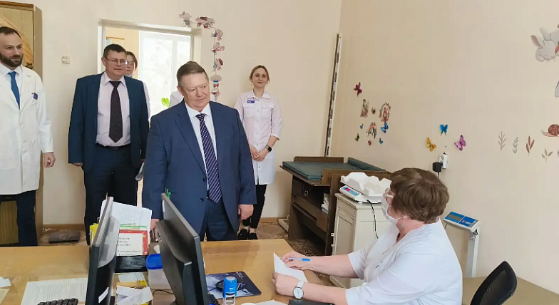 Николай Панков встретился с врачами и пациентами районной больницы