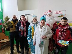 Ученики Баклушинской школы подарили односельчанам новогоднее настроение 