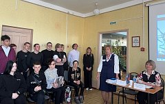 В Аркадаке специалисты Кадрового центра провели консультации для старшеклассников и организовали встречу с работодателями 