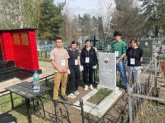 Аркадакская молодёжь присоединилась к акции «Убери могилу ветерана»
