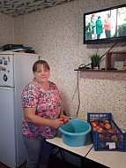 Аркадакские женщины для наших  бойцов сушат яблоки и варят варенье