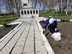 В Аркадакском районе благоустраиваются территории воинских мемориалов и захоронений 
