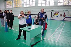 Аркадакские школьники стреляли по мишеням и проверяли свою меткость 