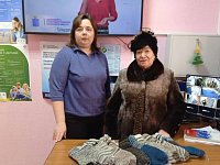 Вера Земскова из Ивановки постоянно вяжет носки для участников СВО