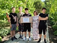 Школьники из Аркадака изготавливают «сухой армейский душ»