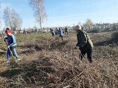 В селе Семёновка состоялся субботник по уборке местного кладбища 