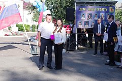 В Аркадаке обновлён cтенд почёта "Дети - наша гордость"