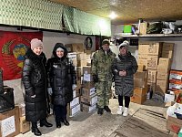 Сало и сухари, лекарства и носки были отправлены из Аркадакского района бойцам на СВО