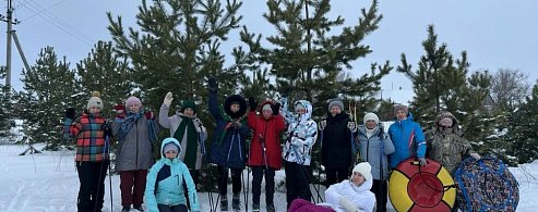 Аркадакцы провели день в лесу с лыжами и тюбингами 