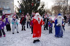 Аркадакцы водили Рождественский хоровод на городской площади 