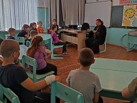 Аркадакский священник встретился с детьми, отдыхающими в школьного лагере 