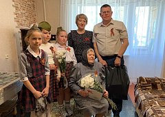 Представители аркадакской районной власти поздравили ветеранов на дому