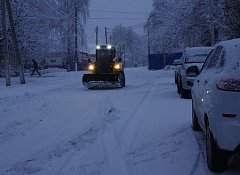 Аркадакские дороги от снега чистят шестнадцать снегоуборщиков 