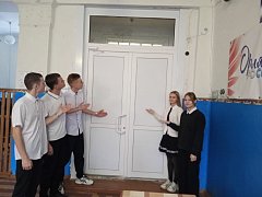 В Ольшанской школе – новая входная дверь и асфальтированная дорожка