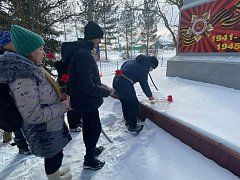 Память погибших защитников Отечества почтили возложением цветов и венков