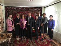 В День Героев Отечества Любовь Грибанова принимает поздравления от главы района 