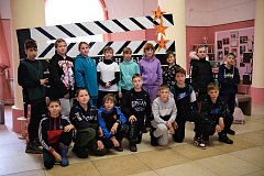 Пятиклассники городской средней школы № 3 в кинотеатре играли и смотрели мультфильм