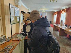 Аркадакские библиотекари организовали на одном из избирательных участков акцию буккроссинга