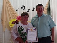Социальная работница Ирина Кабутова принимает поздравления с профессиональным праздником