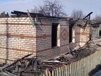 В Аркадаке полностью выгорел дом с кирпичной кладкой