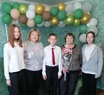 Школьники Аркадакского района поблагодарили ветеранов педагогического труда  