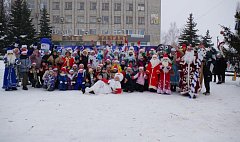 Деды Морозы со всего района собрались на главной аркадакской площади