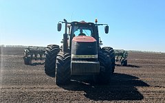 В  сельхозпредприятиях района в День Победы  механизаторы украсили свою технику  портретами   родственников - участников Великой Отечественной войны