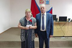 В Аркадаке семьям погибших участников СВО вручили памятные знаки