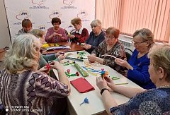 Мастер-класс по изготовлению бархатных цветов в районном соцучреждении
