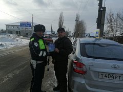 Сотрудники Аркадакской Госавтоинспекции призывают быть осторожными на зимней дороге