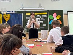 Аркадакские школьники удивили своих мам необычными поздравлениями 