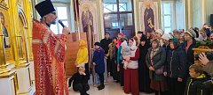 Сегодня Божественную литургию в малиновском храме возглавил митрополит Варсонофий