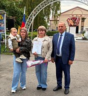 Сегодня чествовали тех, кто бережёт традиции и растит будущее страны