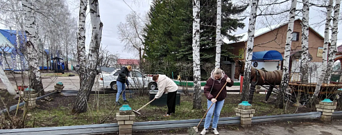 Сотрудники Аркадакской ветстанции наводят порядок и дарят городу чистоту 