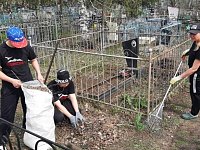 Аркадакская молодёжь присоединилась к акции «Убери могилу ветерана»