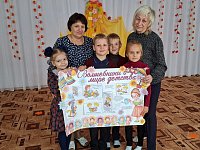 В Аркадаке первоклассники поздравили своих любимых воспитателей с профессиональным праздником 